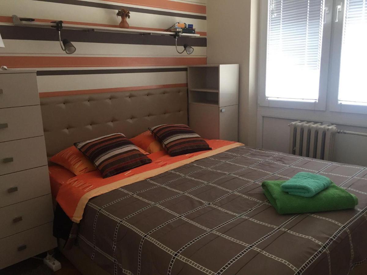 Skopje - Center Bright Apartment Bagian luar foto